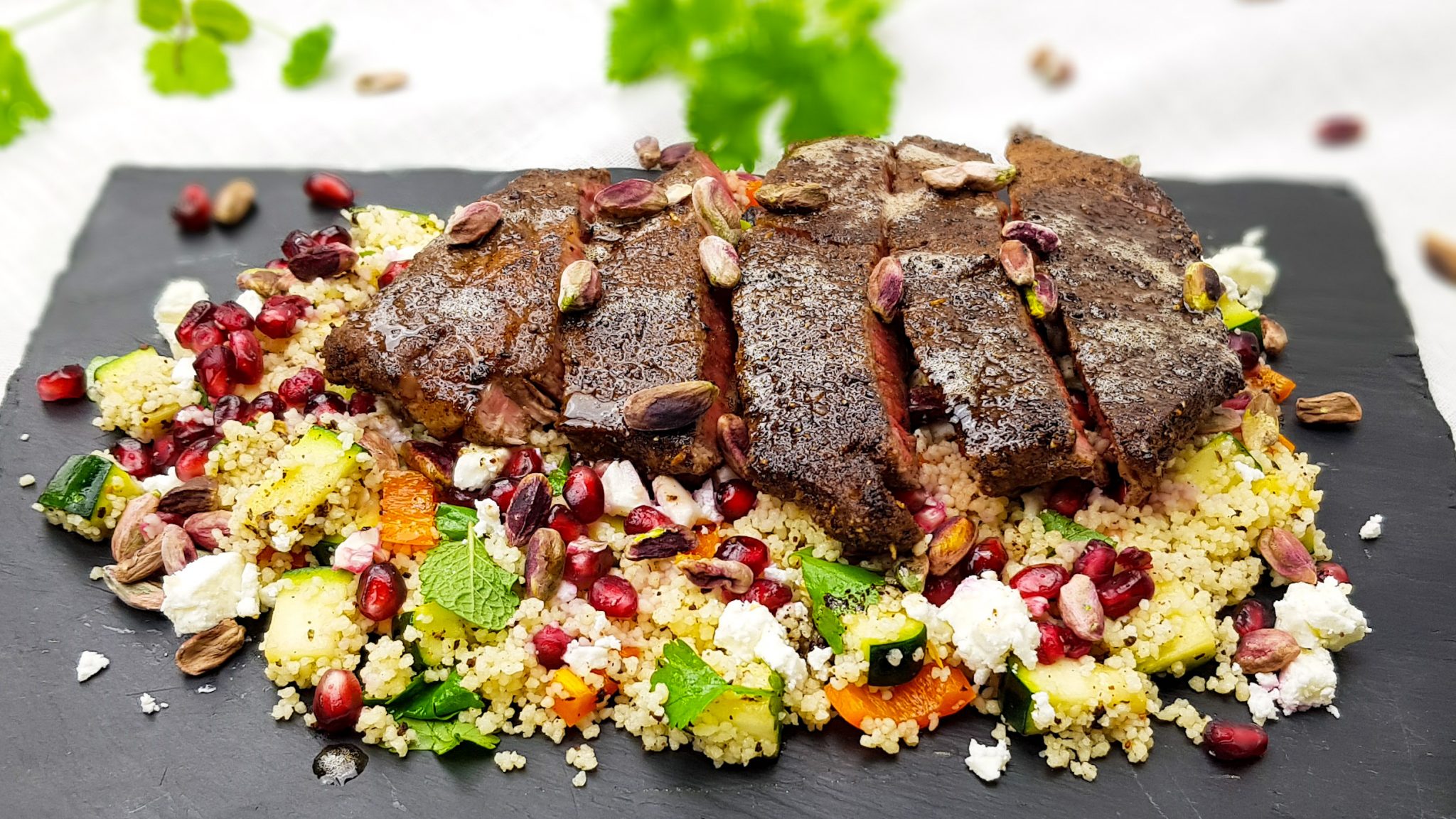 Ribeye steak met couscous salade en ras el hanout kruiden
