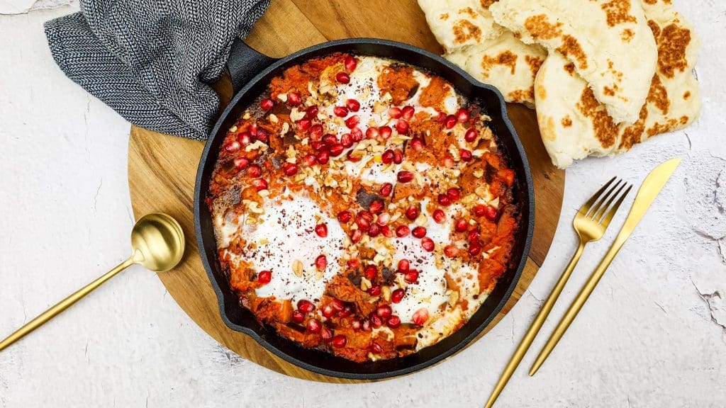 Aubergine Shakshuka Met Gegrilde Paprika Eviekookt