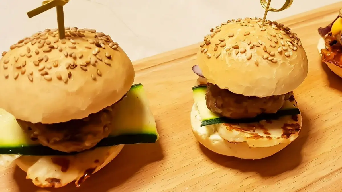 Halloumi mini burgers met courgette