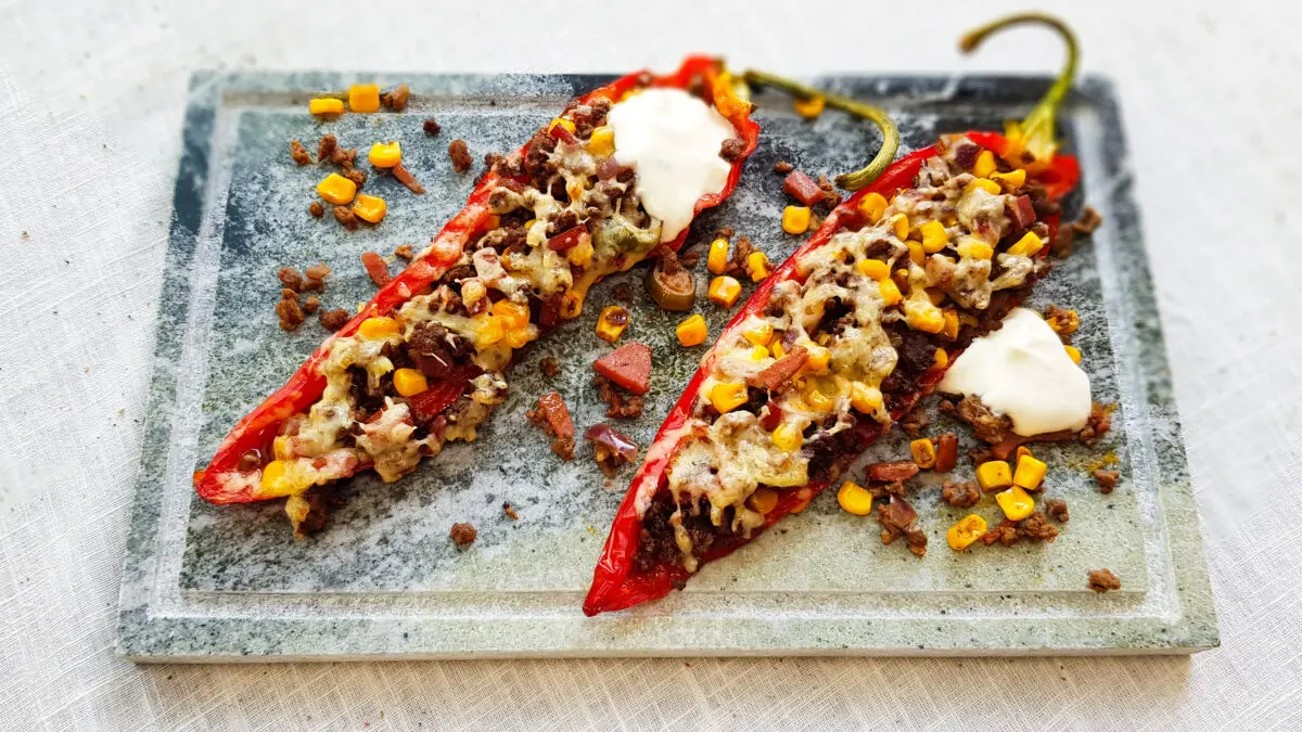 Mexicaanse gevulde paprika's met parmaham en mais