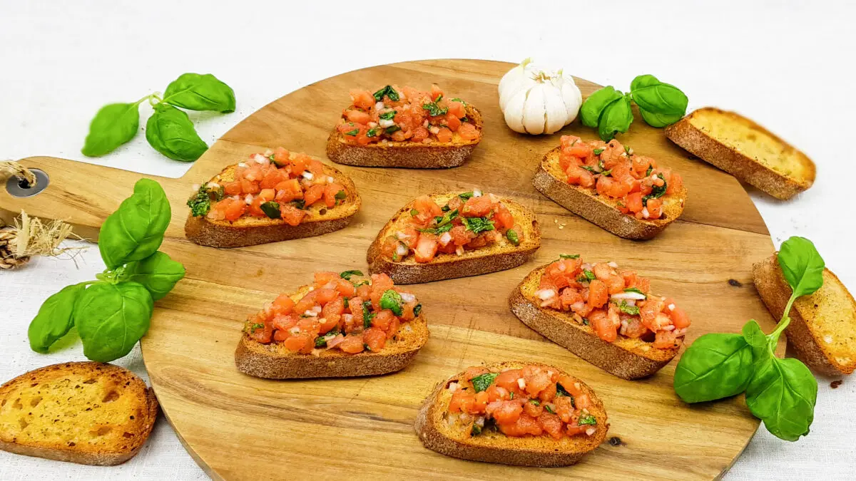 Bruschetta met tomaten, knoflook en basilicum