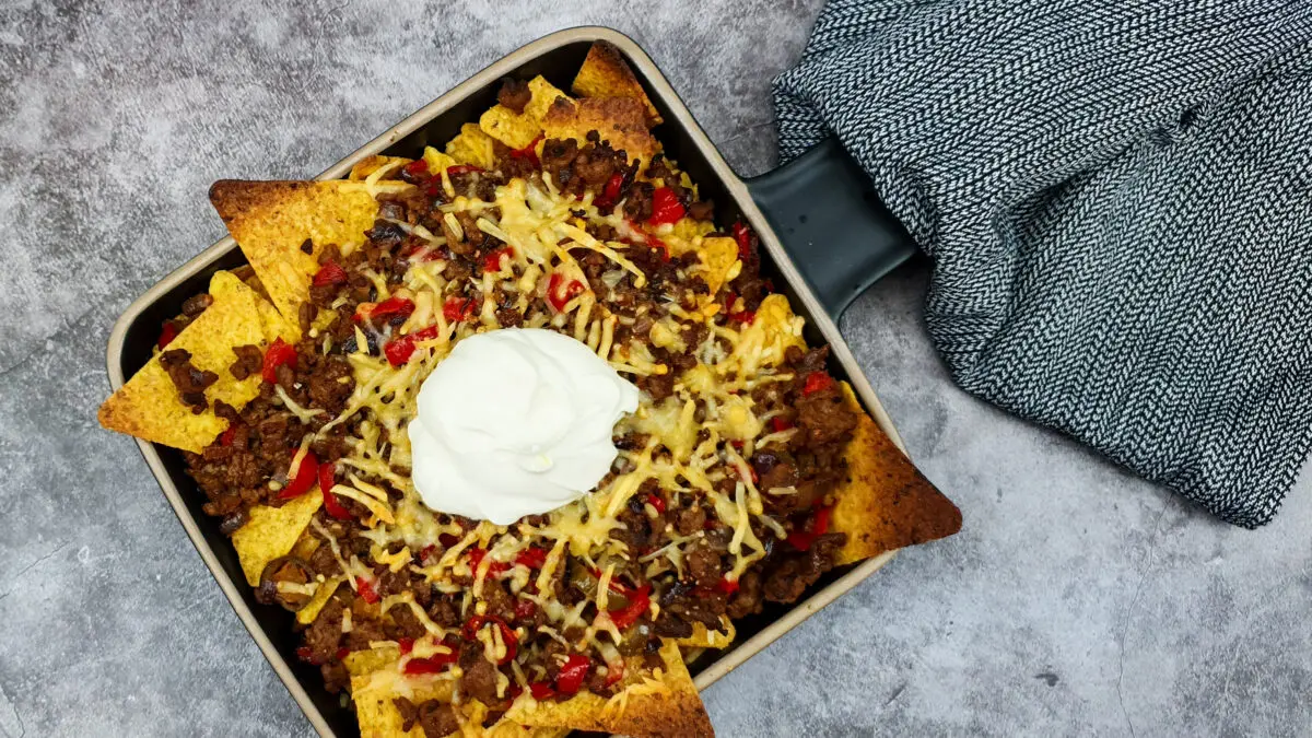 Nacho's uit de oven met gehakt en jalapeño