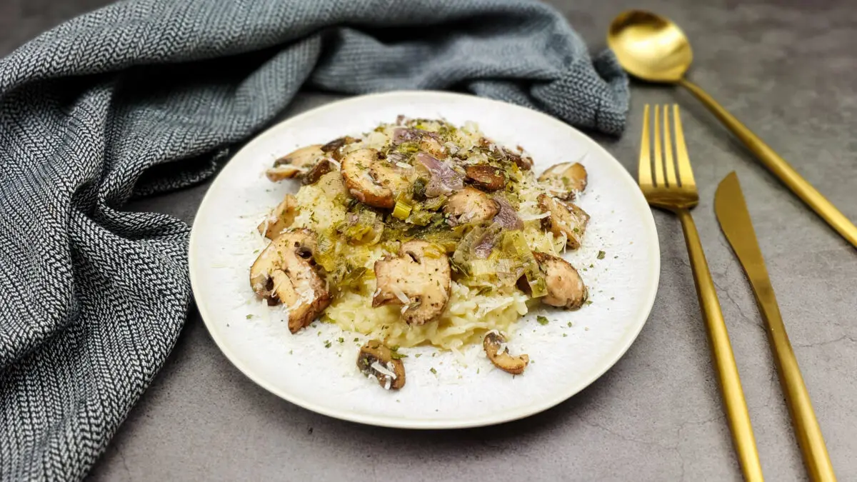 Risotto met gestoofde prei en kastanjechampignons