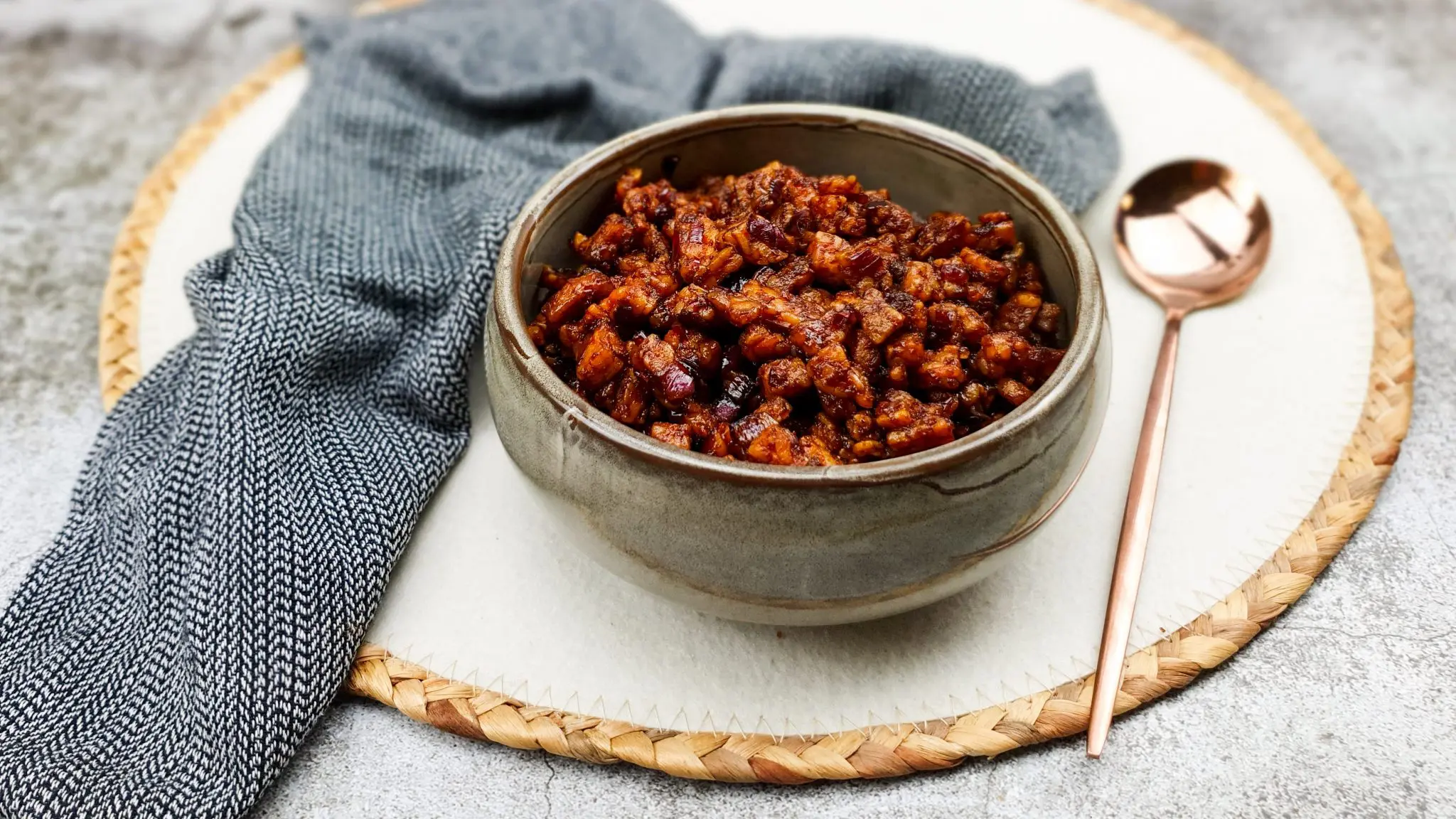 Sambal goreng tempeh kering: Indonesische gebakken tempeh