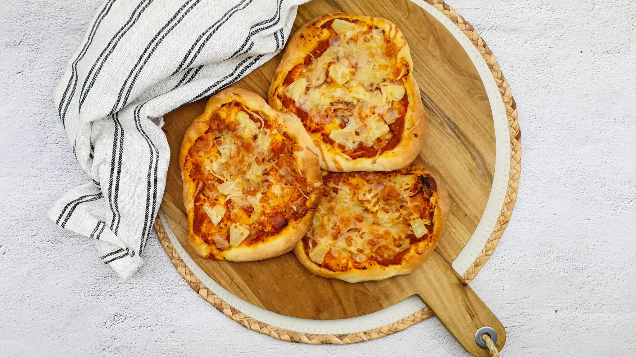 Mini focaccia hawaii pizza's