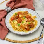 Spaghetti met cherrytomaatjes en scamorza Spaghetti met cherrytomaatjes ansjovis en scamorza