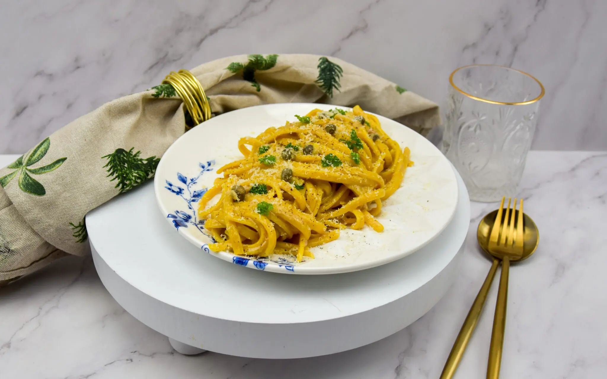 Pasta met tonijn, ansjovis en kappertjes