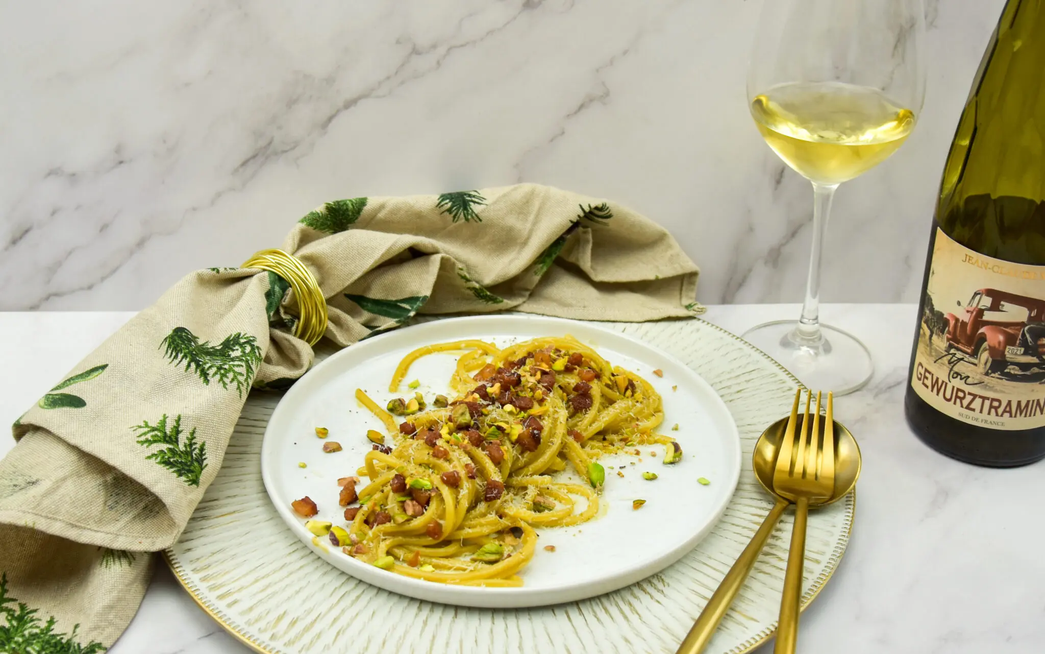 Pistache pasta carbonara met guanciale