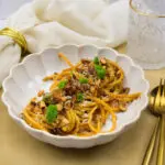 Pasta met rode pesto en gerookte amandelen Pasta met rode pesto en gerookte amandelen