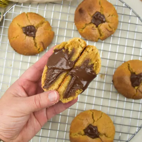 Churros koeken met chocoladepasta en kaneel