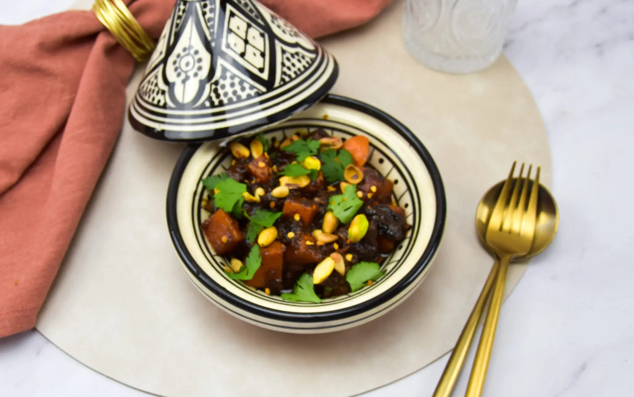 Rundertajine met zoete aardappel en pistache