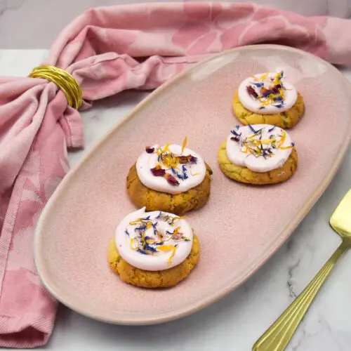 Witte chocoladekoekjes met meringue topping