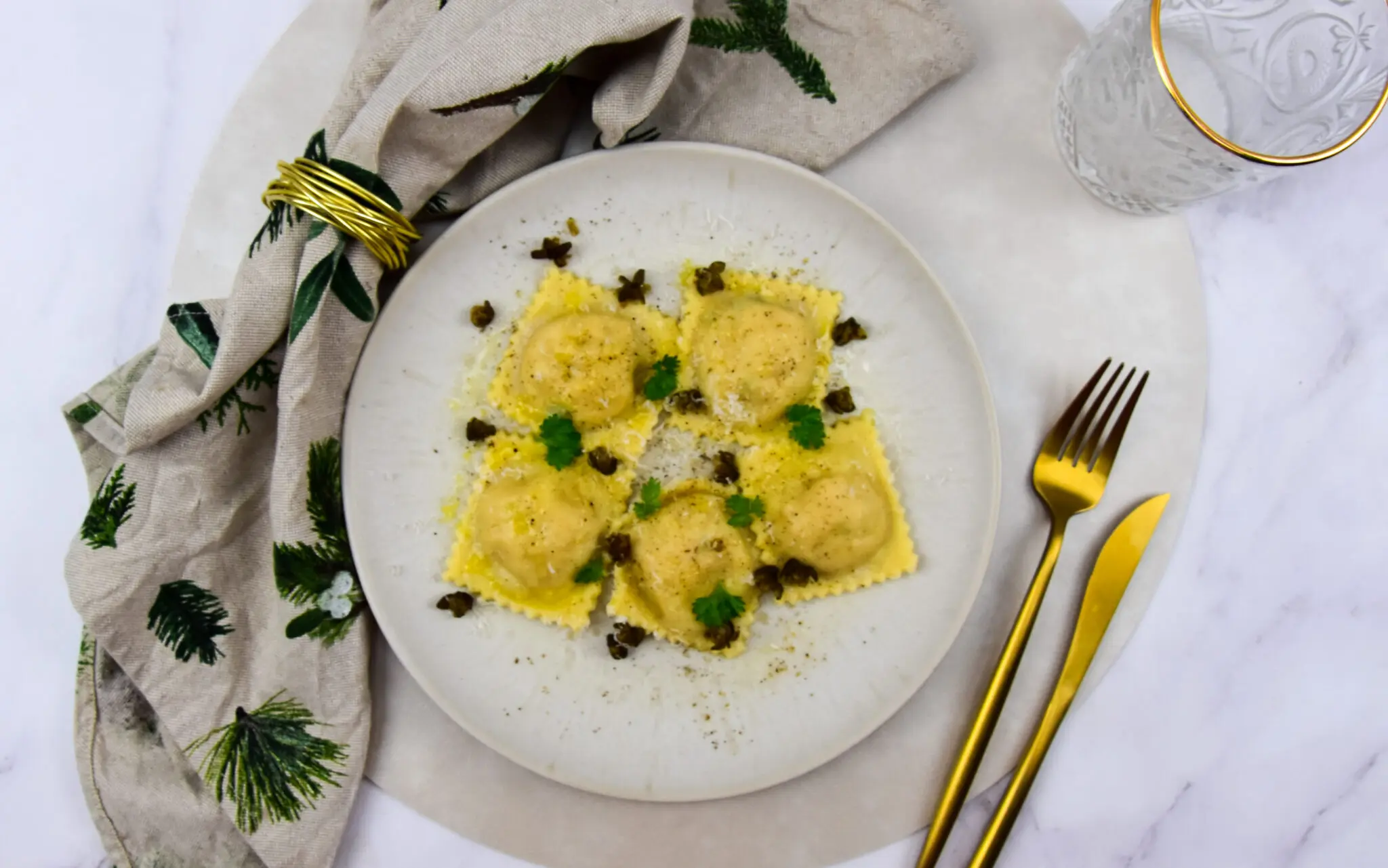Vitello tonnato ravioli met gefrituurde kappertjes