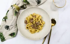 Pasta met ossenhaaspuntjes in peperroomsaus