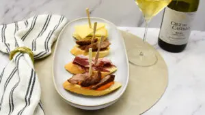Pintxos met romescosaus en iberico secreto