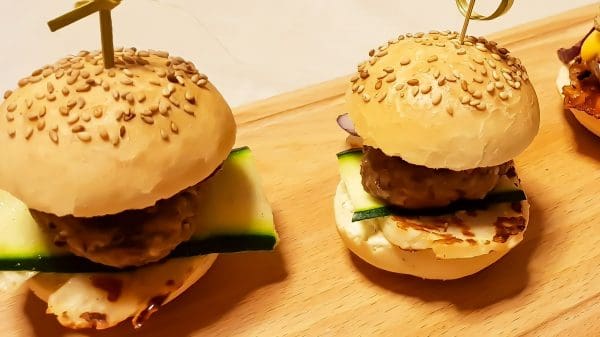 Halloumi mini-burgers met courgette Halloumi mini-burgers met courgette
