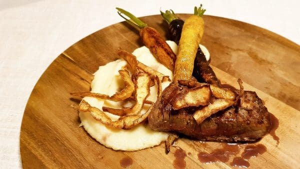 Ossenhaas met pastinaakpuree en wortels Ossenhaas met pastinaakpuree en wortels