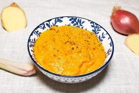 Gele currypasta maken