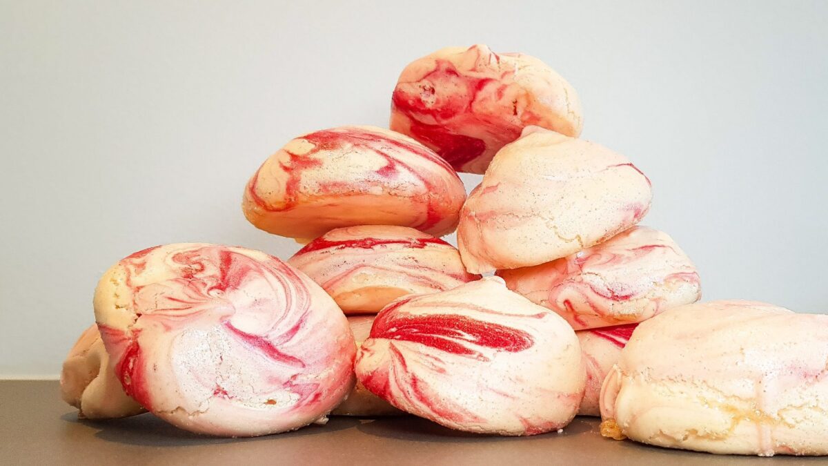 Roze meringues maken