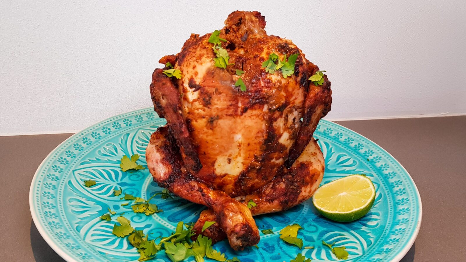 Beer can chicken met Mexicaans bier en cajun kruiden