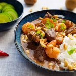 Thaise Massaman curry met biefstuk en garnalen