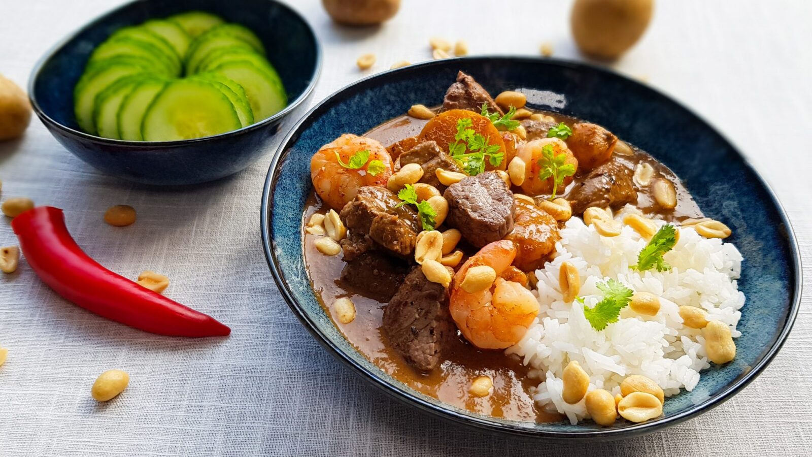 Thaise Massaman curry met biefstuk en garnalen