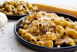 Pasta risottata met kastanjechampignons, pancetta en truffelolie