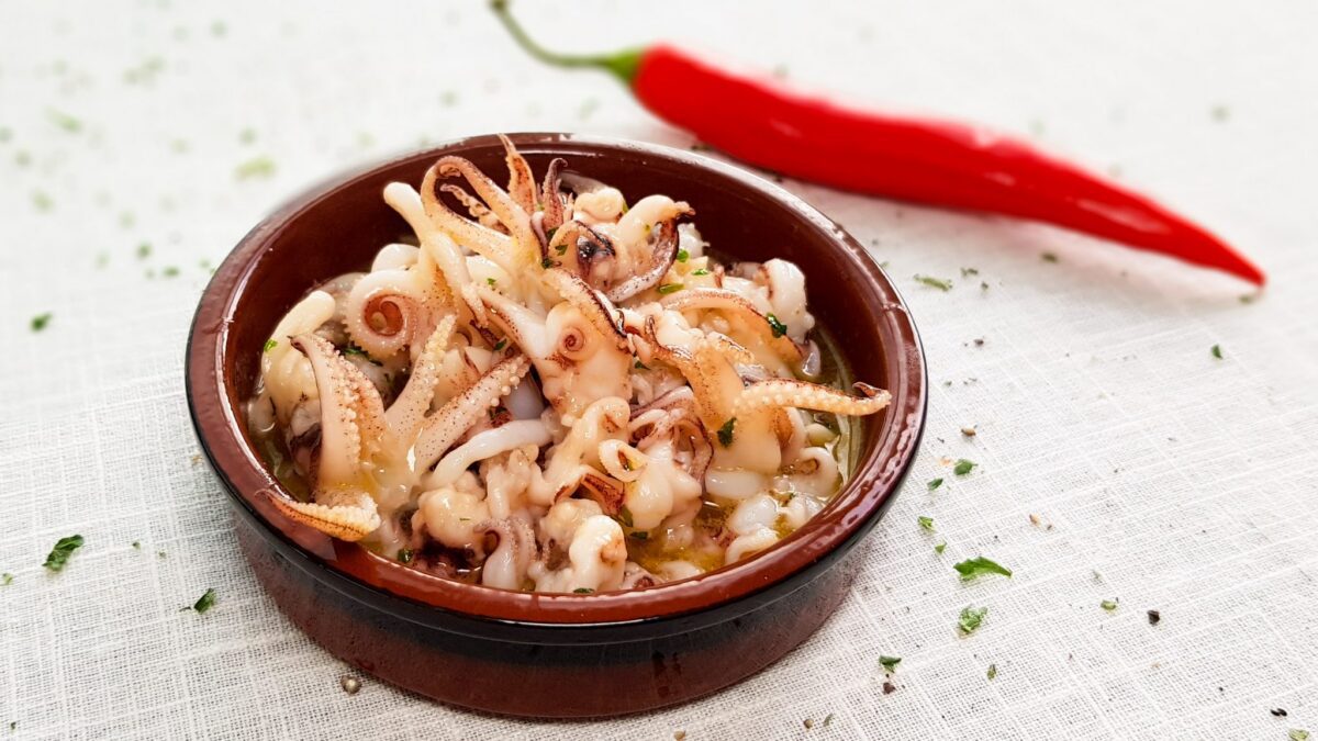 Calamari al ajillo (Inktvisjes in knoflookolie)