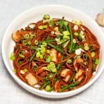Surinaamse vegetarische bami met kouseband en paksoi
