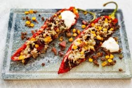 Mexicaanse gevulde paprika's met parmaham en mais
