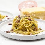 Spaghetti met mortadella en pistachenootjes