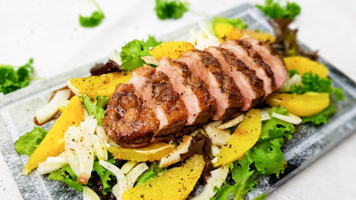 Eendenborst met sinaasappel venkelsalade en rode portsaus