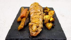 Varkenshaas met mosterdsaus, worteltjes en ovenaardappels