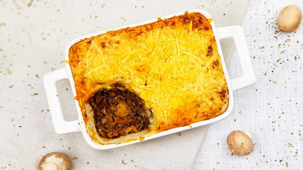 Cottage pie met kastanjechampignons, prei en wortel