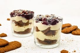 Monchou toetje met witte chocolade en kersen