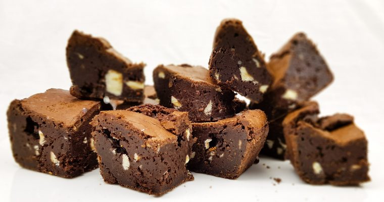 Supersmeuïge fudge brownies met witte chocolade