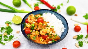 Thaise rode curry met gamba's, aardappelen en amandelen