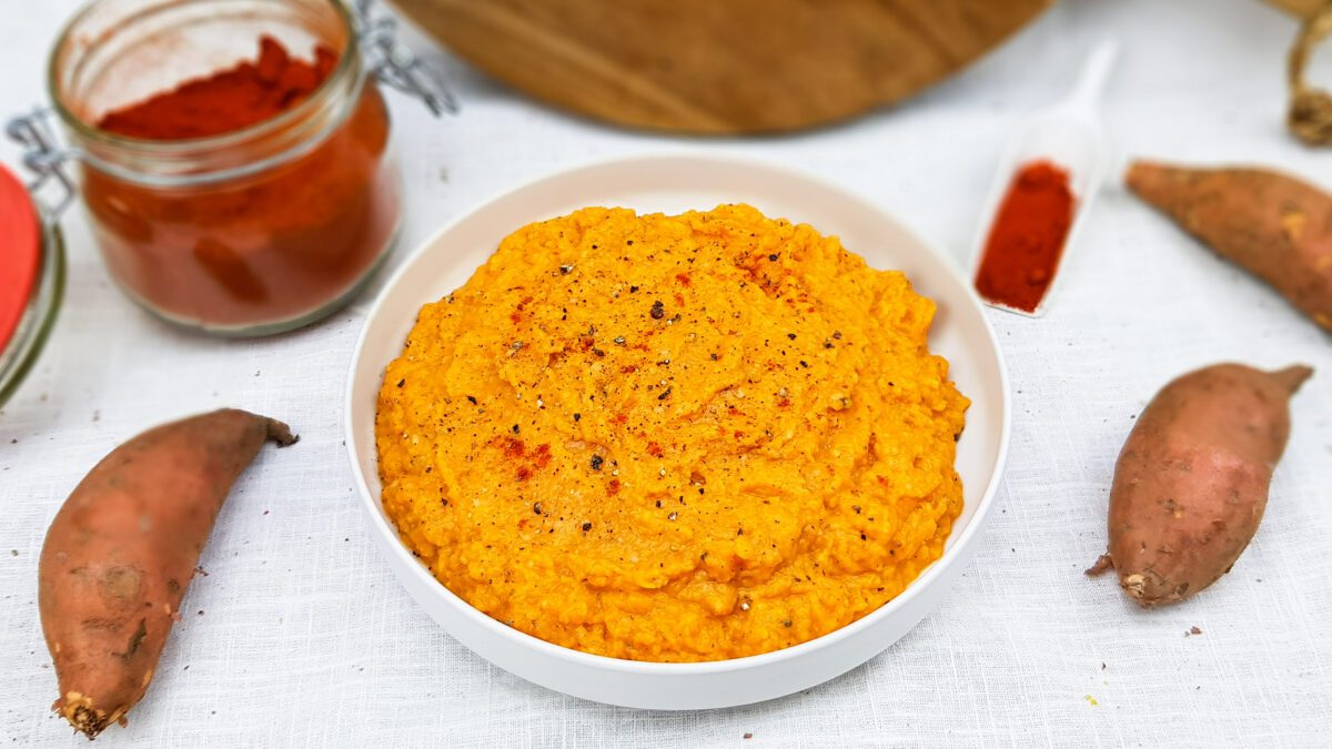 Zoete aardappelpuree met een punch van paprikapoeder
