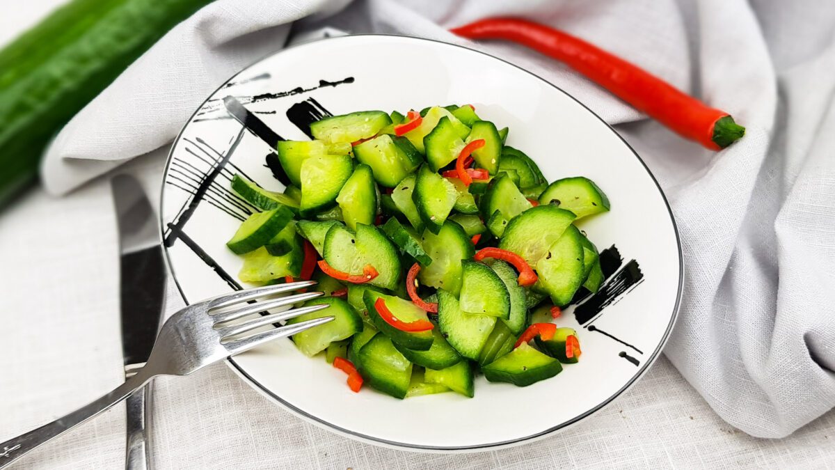 Zoetzure komkommer met appelazijn en rode peper
