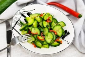 Zoetzure komkommer met appelazijn en rode peper