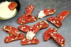 Red velvet cantuccini met roomkaas dip