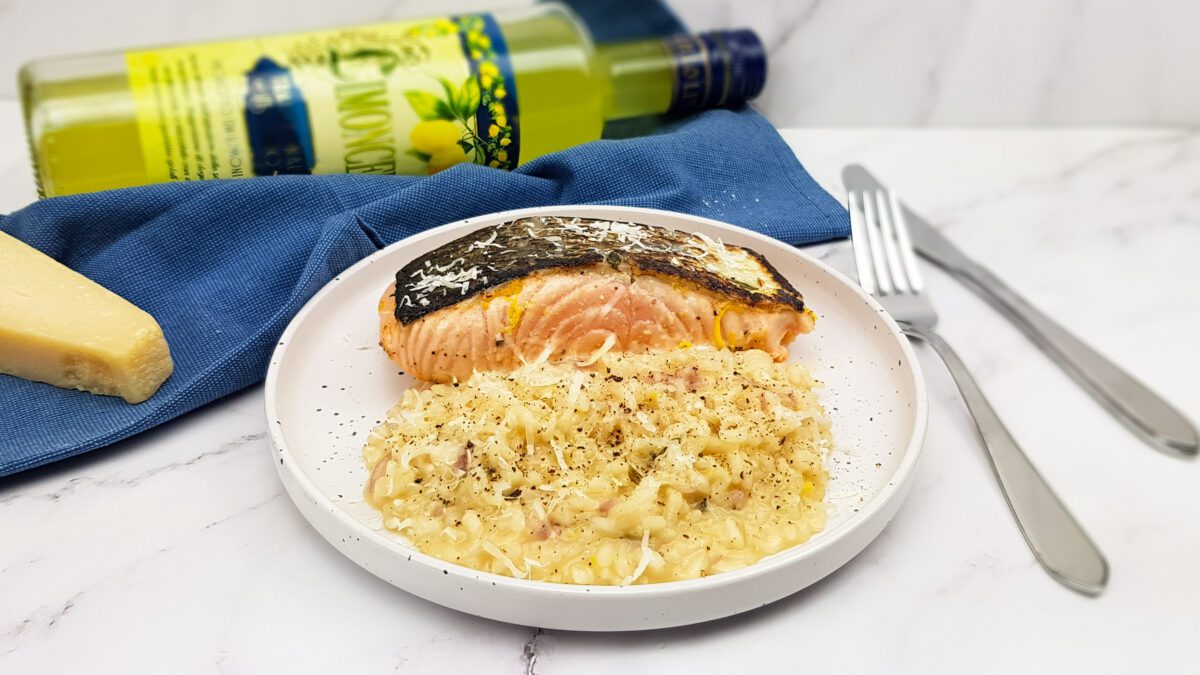 Limoncello risotto met gebakken zalm en citroen