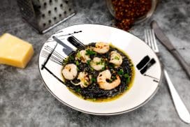 Risotto nero: Zwarte risotto met inktvis en garnalen