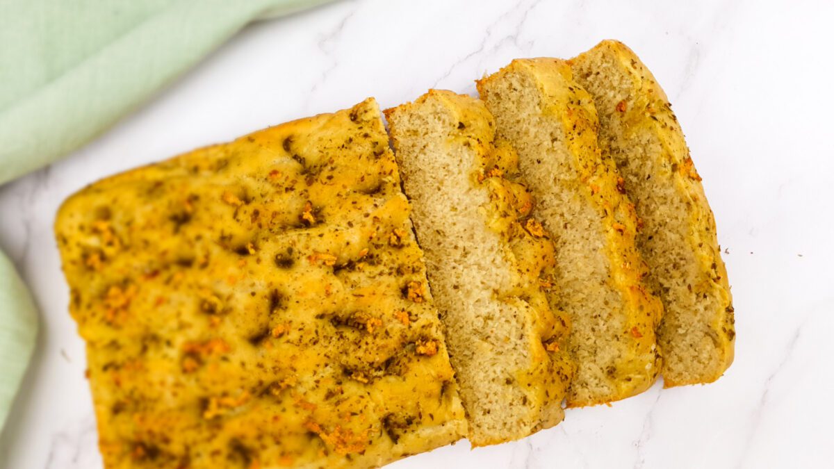 Focaccia met oregano en knoflook