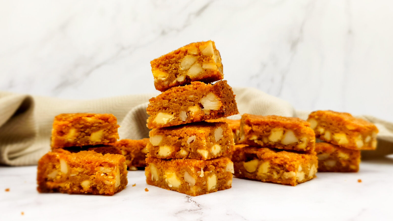 Blondies met witte chocolade en macademianootjes