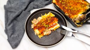 Cannelloni met een vulling van gehakt, mortadella en pistachenootjes