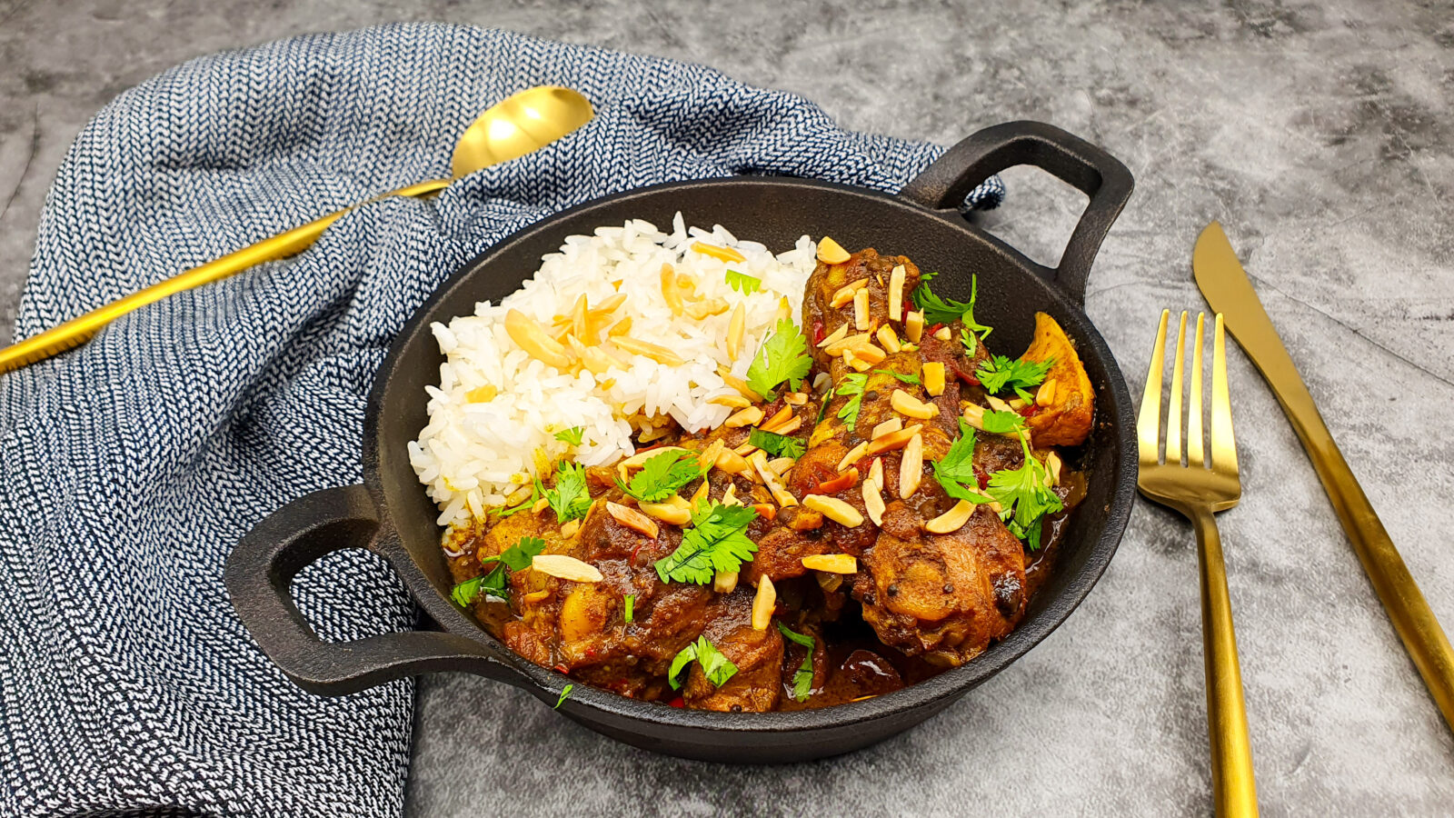 Kipcurry met kerrie, tomaten en komijn