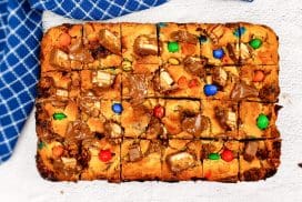 Cookie bar met Snickers, M&M's, Lion en Toblerone