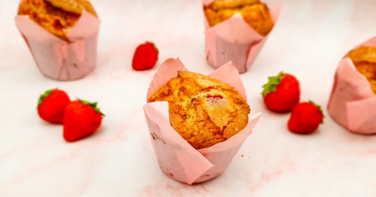 Aardbeien muffins met witte chocolade
