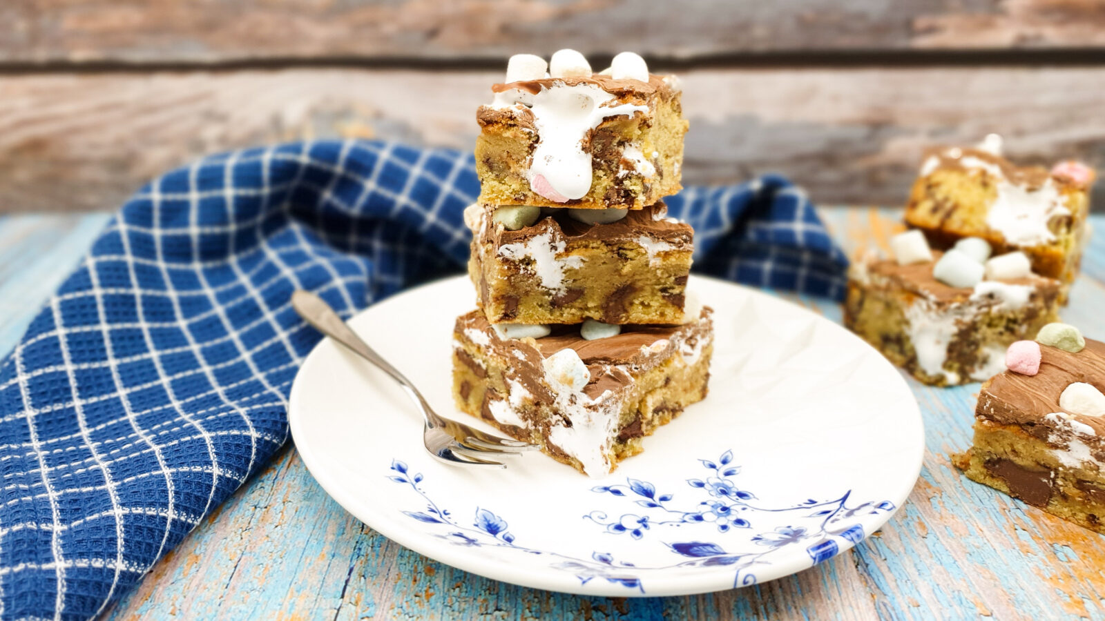 S'mores cookie bar